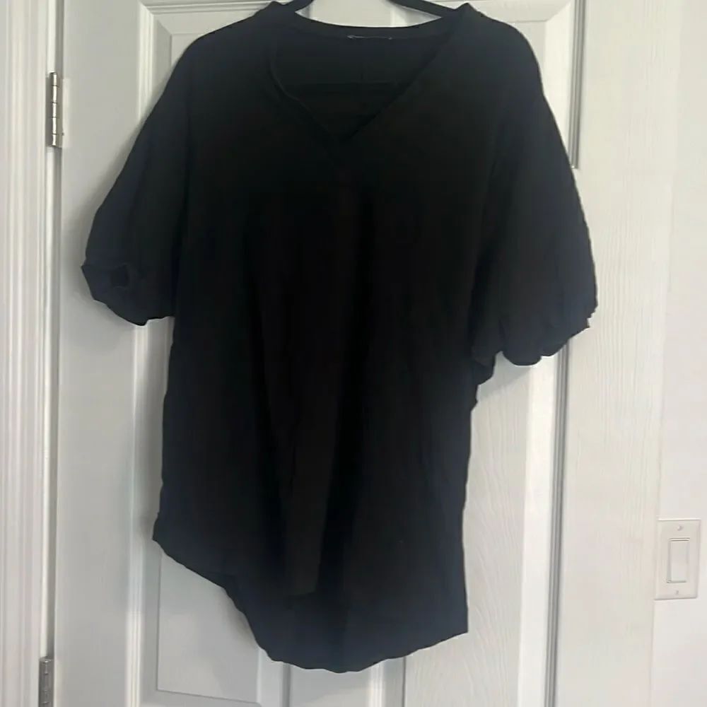 Oversized Black ZARA Shirt - T Shirt - Like New - Thick Shirt Ruffled Sleeve